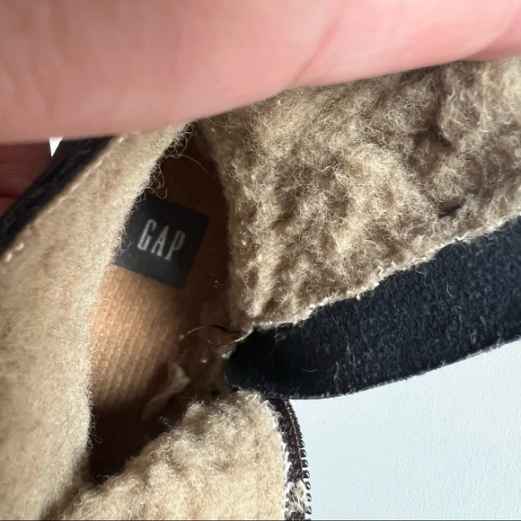 GAP Chelsea Sherpa toddler Boots never worn! - Picture 9 of 9